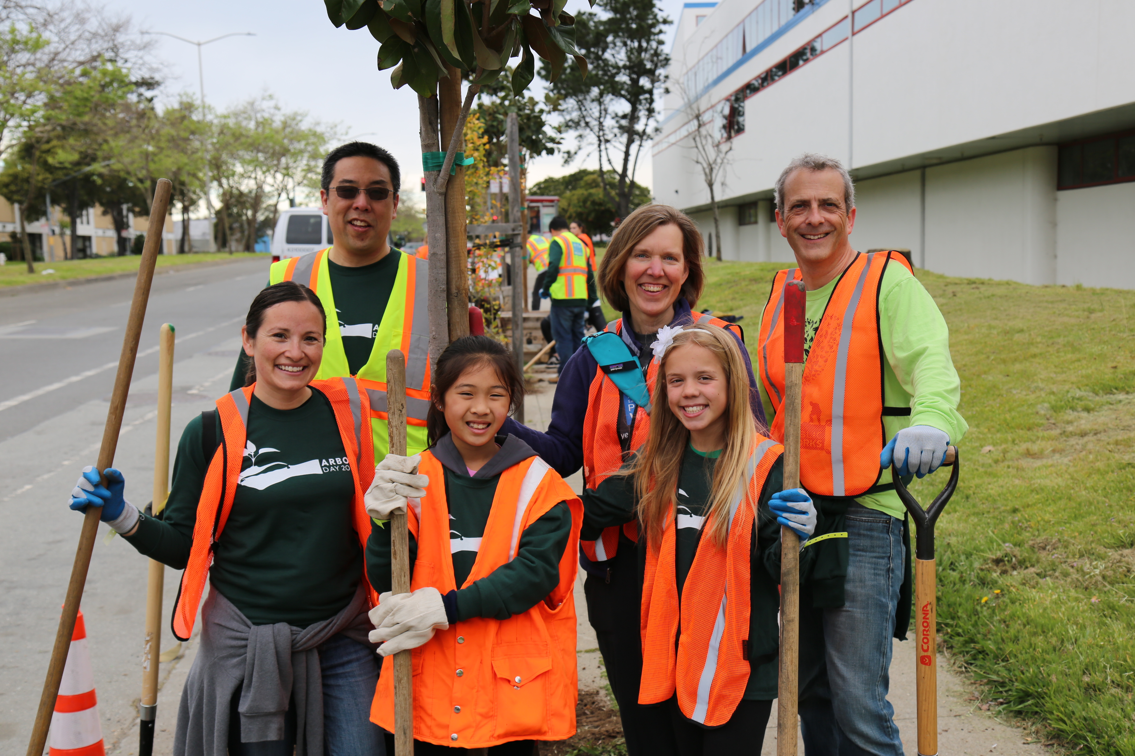 Group photo of volunteers on Arbor Day 2017