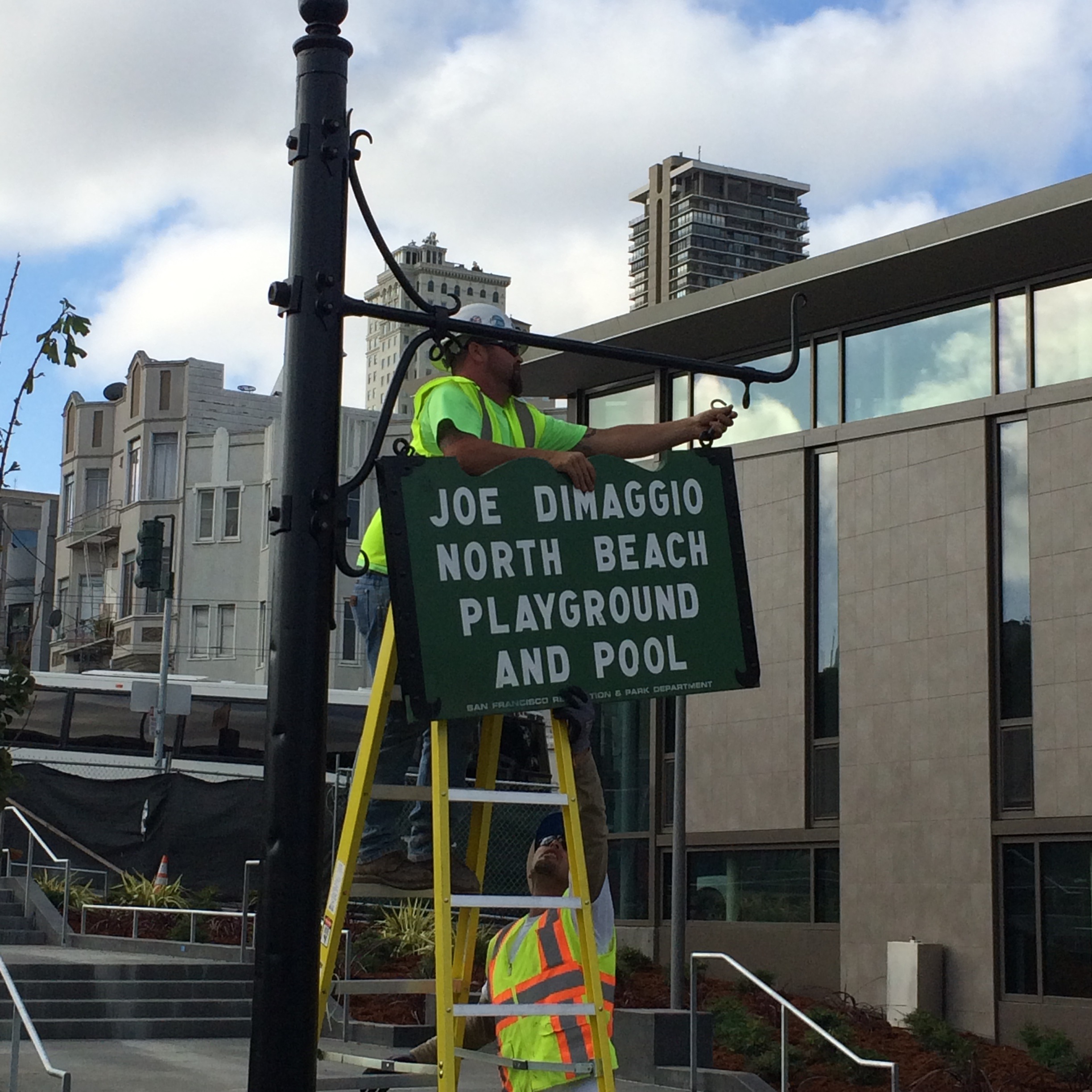 photo of joe dimaggio playground sign